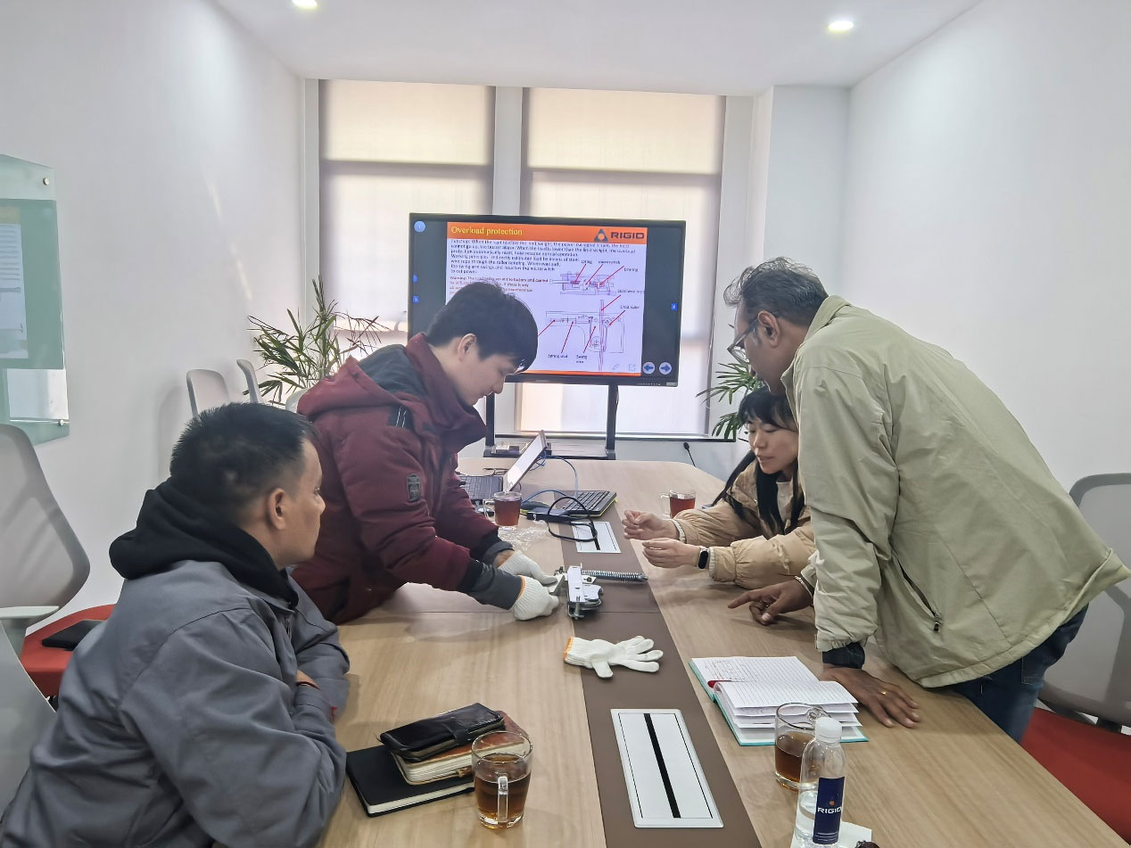 Трансграничный технологический обмен: визит международных клиентов завершается успешным обучением по техническому обслуживанию подъемников